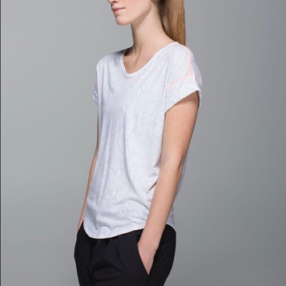Lululemon Weekend Short Sleeve T-Shirt
